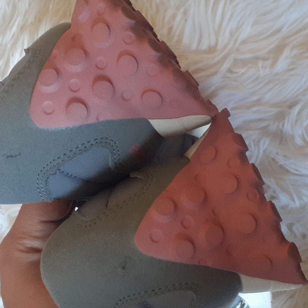 New Balance Pink and Gray Athletic Shoes with Zebra Pattern - Picture 6 of 8